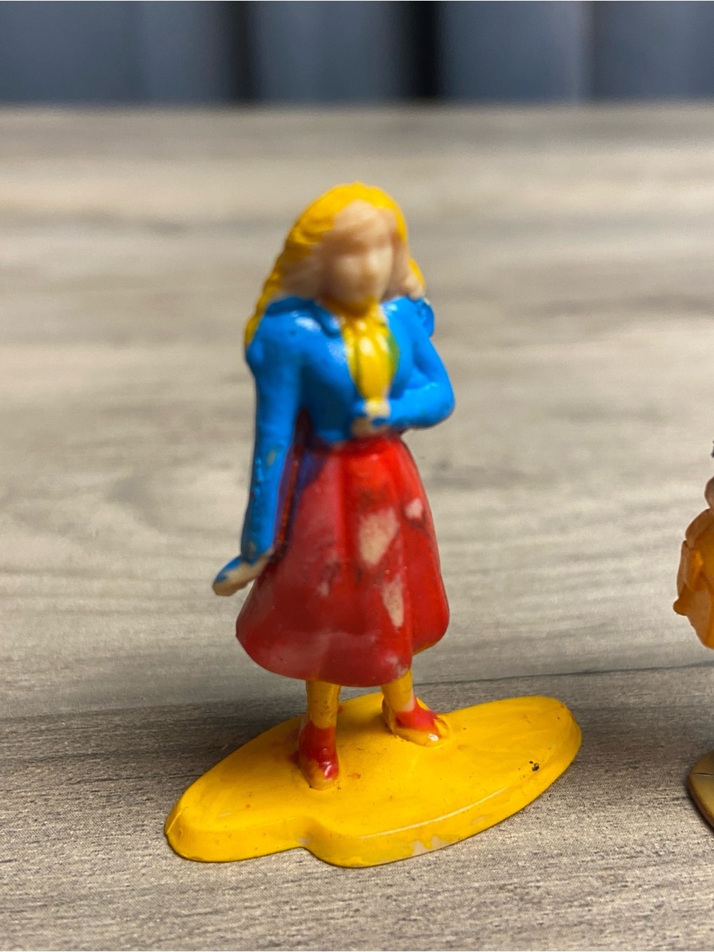 Vintage Plastic Construction Worker & Blue-Red Girl Toy Figures - Kids Toys‎ - Picture 3 of 9